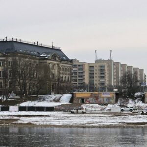 Kampfmittelsondierungen am Rumpf der ehemaligen Carolabrücke - Foto: Anton Launer