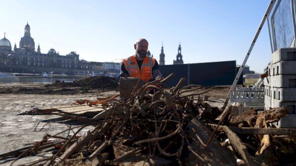 Räumstellenleiter Sebastian Liers von der Dresdner Bohrgesellschaft - Foto: Florian Varga