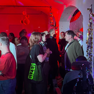 Ausgelassene Stimmung bei der „Disco für alle“. Foto: Mercedes Braun