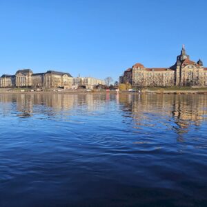 Evakuierung wegen Weltkriegsbomben Am Fuße der nördlichen Widerlager der ehemaligen Carolabrücke gab es Bombenverdacht. Foto: Anton Launer