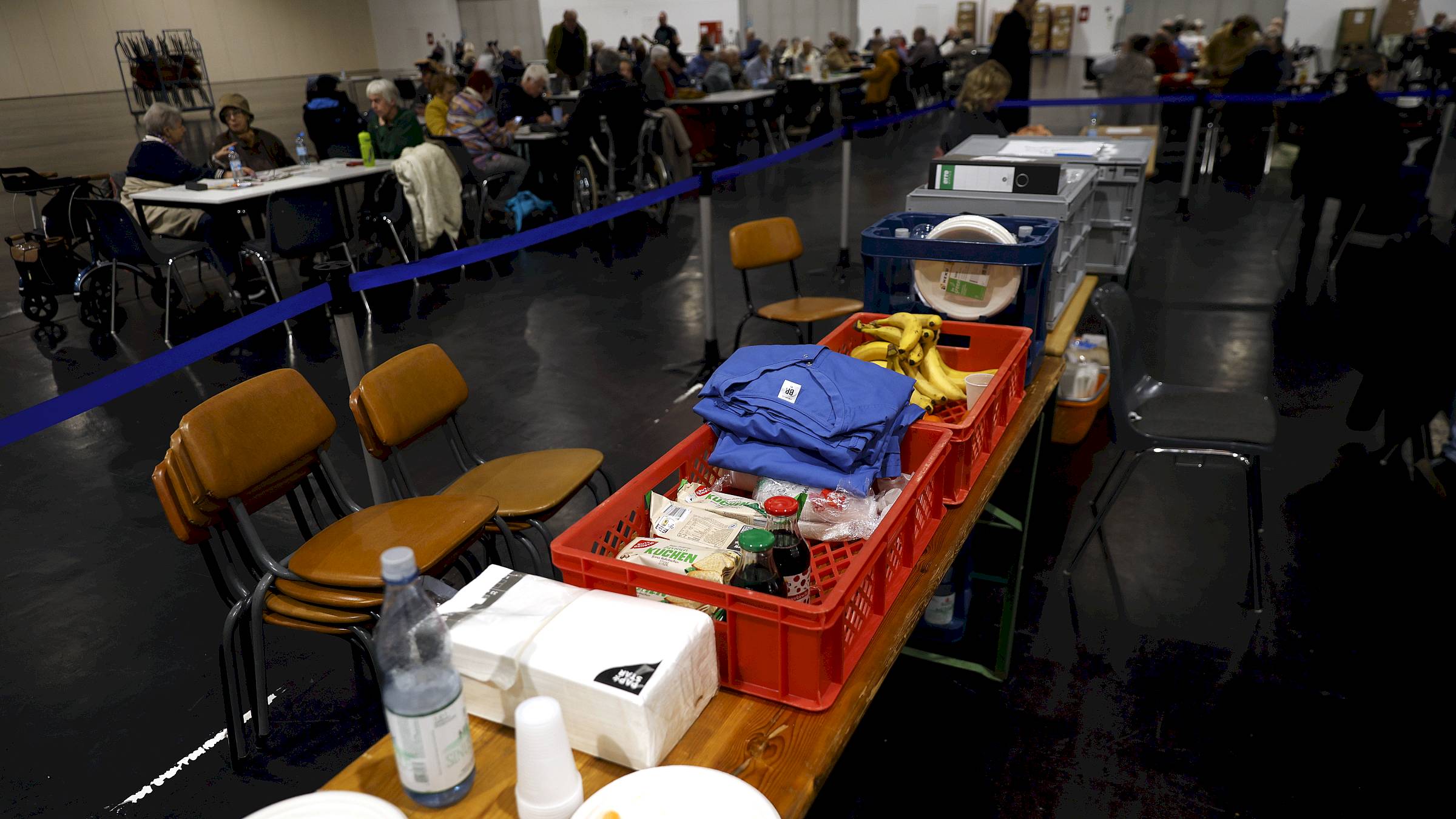 Mehr als 300 Menschen nutzten die Notunterkunft in der Messe Dresden - Foto: Florian Varga
