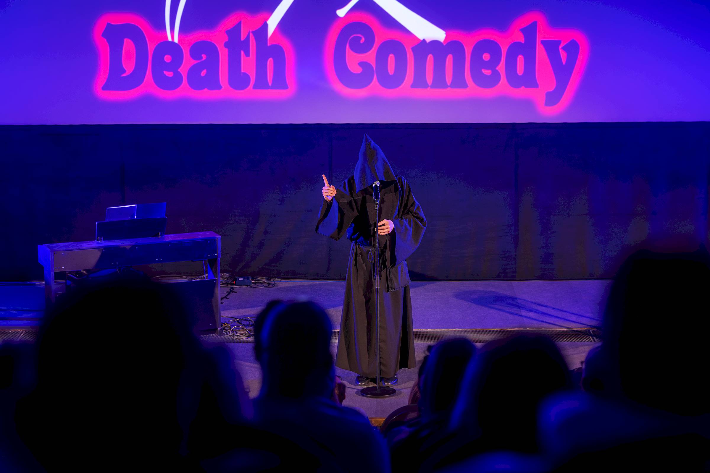 Wer nicht lacht, stirbt auch - Der Tod in der Schauburg - Foto: Amac Garbe