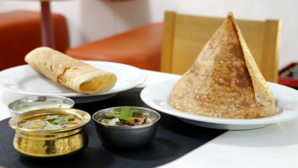 Dosa mit Soßen - Foto: Anton Launer