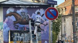 Feige im Dunkeln Hillel Eflal gestaltet das Häuschen an der Kamenzer Straße - Foto: Karen Gäbler