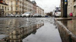 Königsbrücker Straße - Baustart verschoben Königbrücker Straße - Farbe statt neuem Belag? Foto: Anton Launer