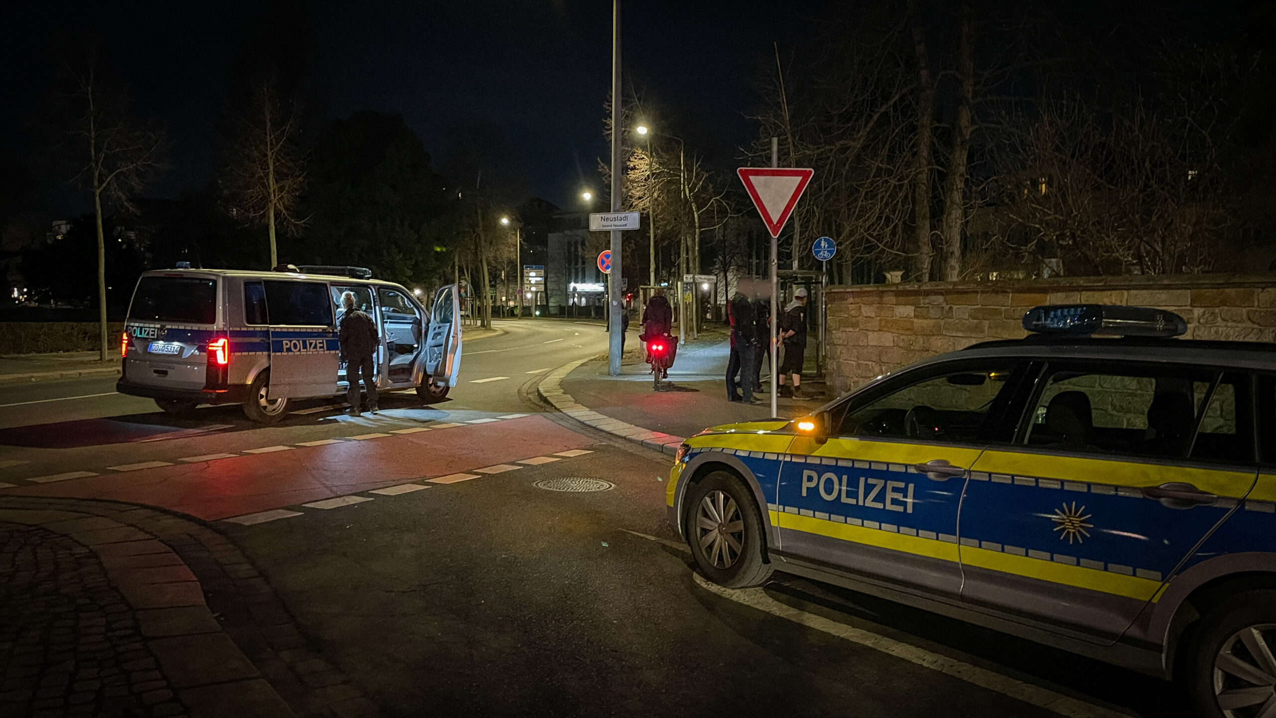 Polizisten stellten beide Tatverdächtigen am Albertplatz - Foto: Florian Varga