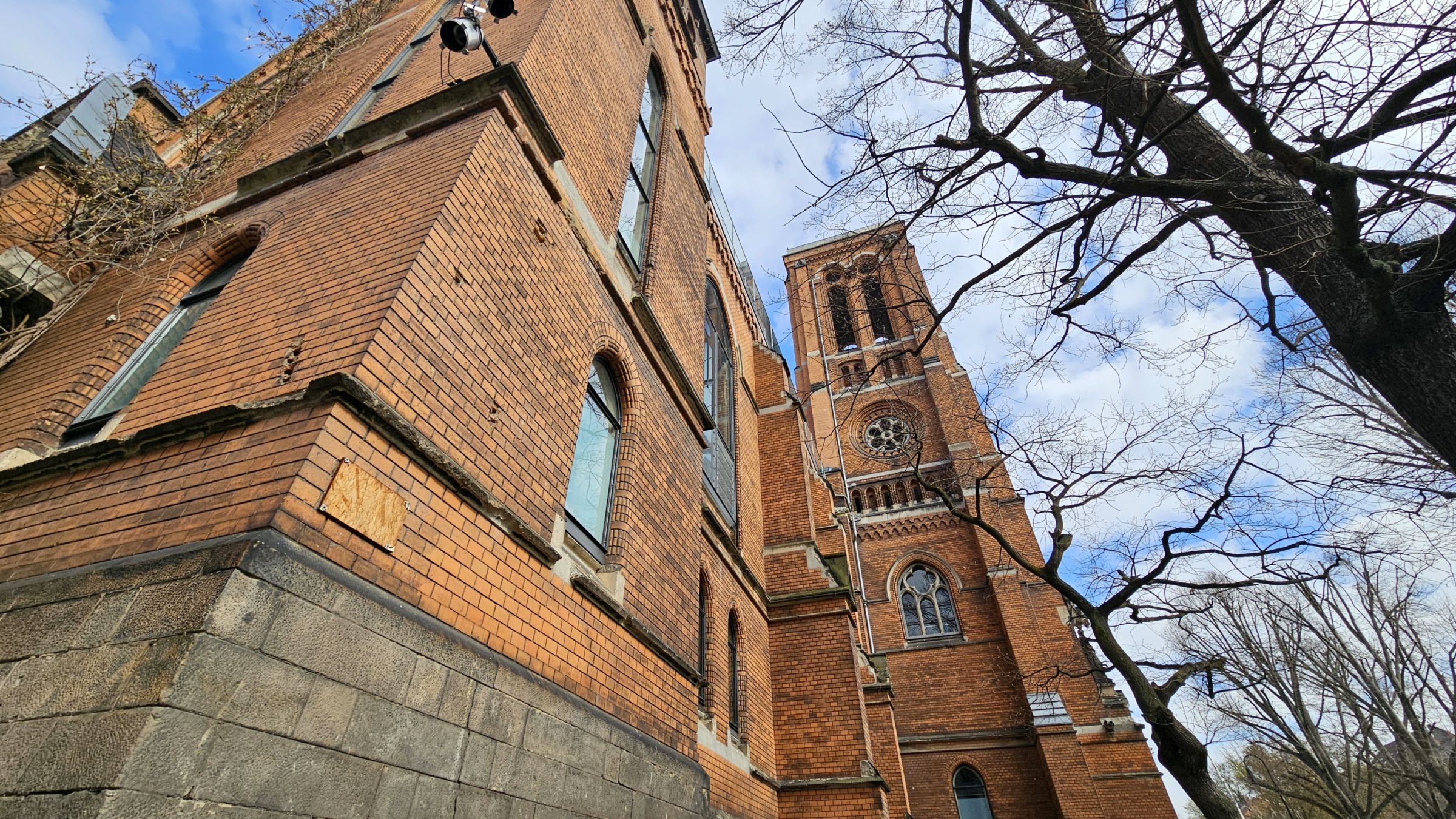 Überdachte Ruine mit Turmstumpf - Foto: Anton Launer