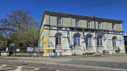 Blaue Fabrik in der grünen Villa an der Eisenbahnstraße - Foto: Archiv Anton Launer