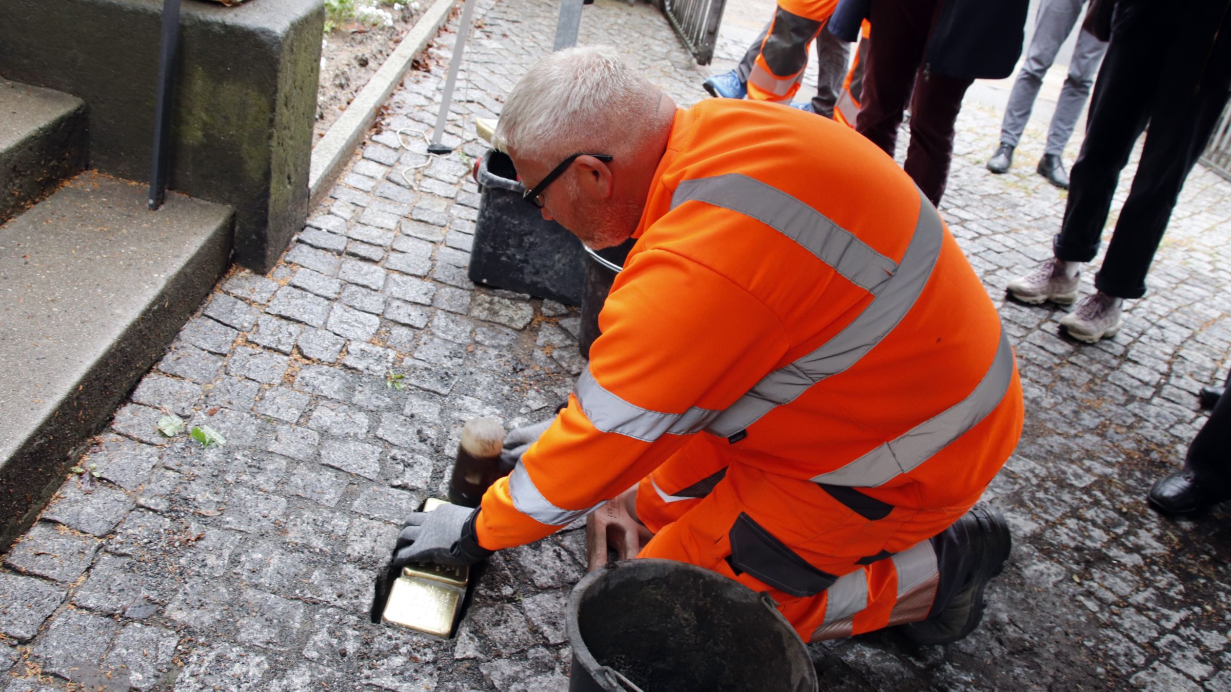 Stolpersteinverlegung im Hof des Diakonissenkrankenhauses - Foto: Anton Launer