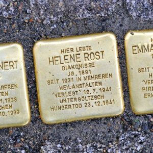 Stolpersteine für die drei ermordeten Diakonissen - Foto: Anton Launer