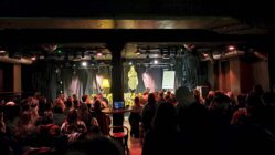 Poetry Slam in der Groovestation Slamt selber nur noch selten - lädt aber alle zwei Monate zu "Geschichten übern Gartenzaun" - Foto: Anton Launer