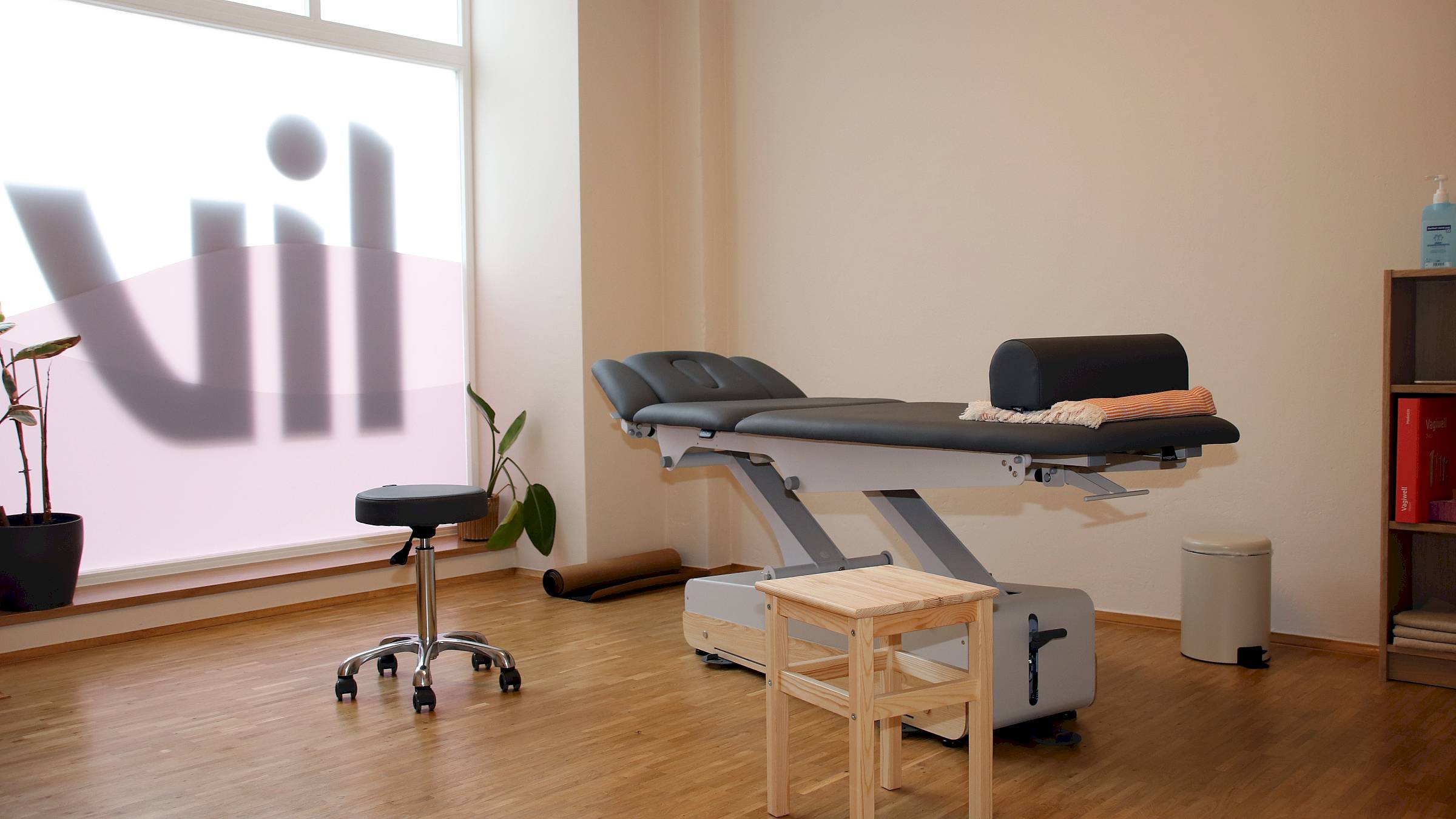 Behandlungsraum in der Physiotherapie LIV. Foto: Anton Launer