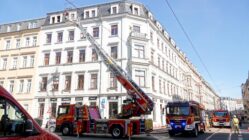 Brand an der Tieck- Ecke Hoyerswerdaer Straße - Foto: Roland Halkasch
