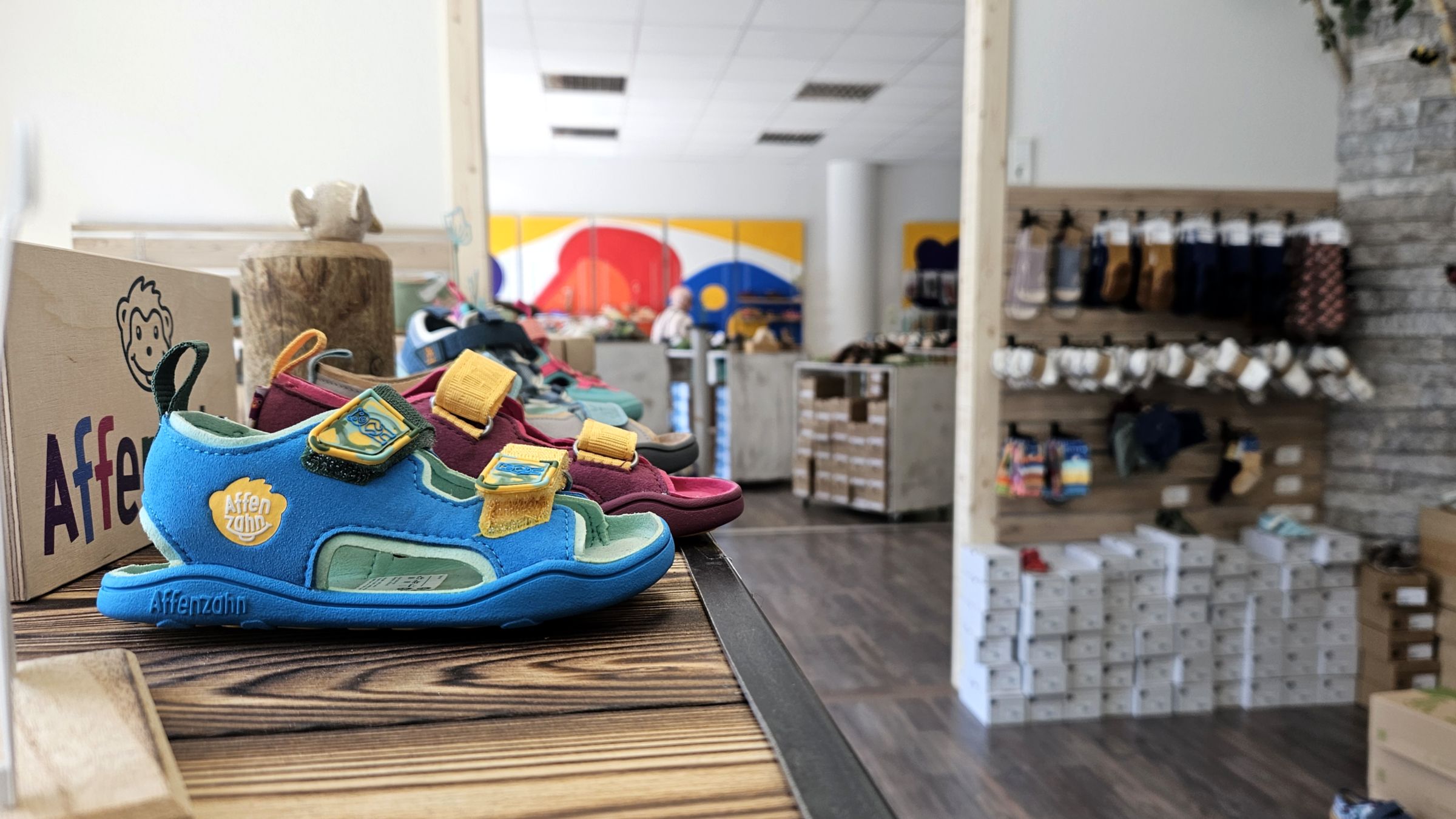 Viel Platz für schöne Kinderschuhe - Foto: Anton Launer