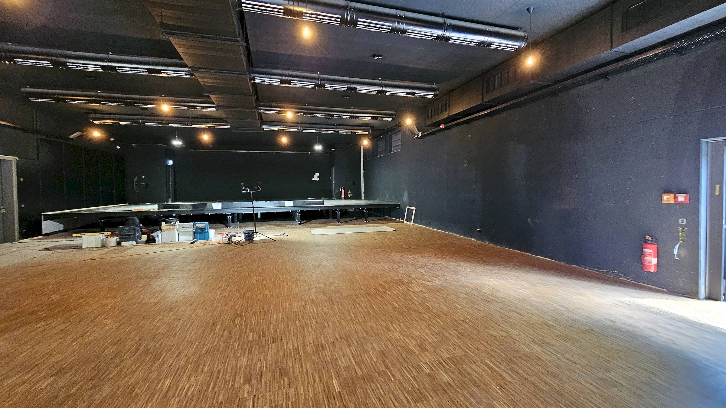 In dem großen Saal sollen nun exakt 540 Personen Platz finden. Foto: Anton Launer