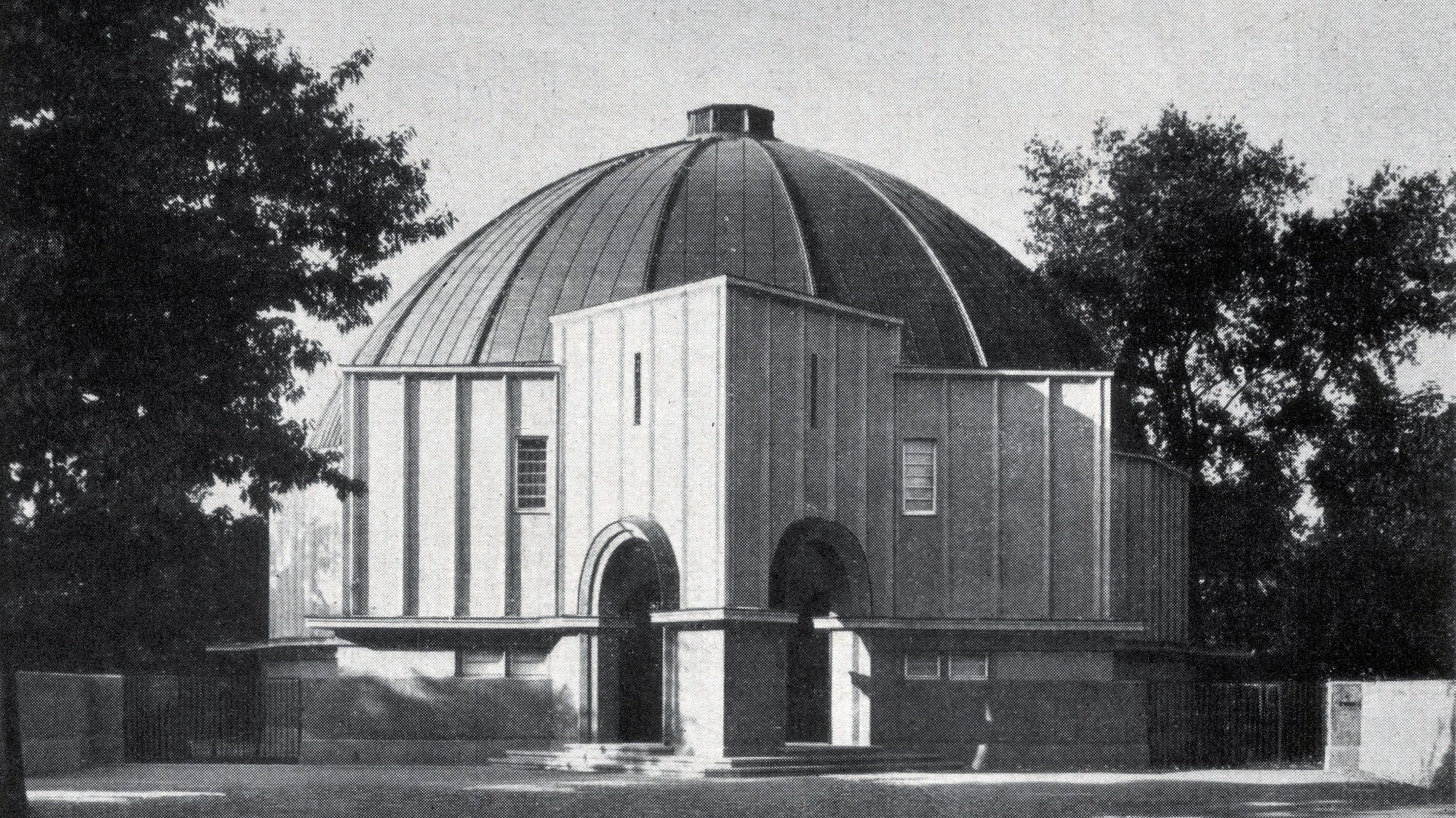 Planetarium am Stübelplatz - zeitgenössische Fotografie - gemeinfrei