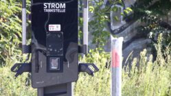 Künftige Stromtankstelle beschädigt Die Ladekabel der Stromtankstelle wurden abgeschnitten. Foto: Anton Launer