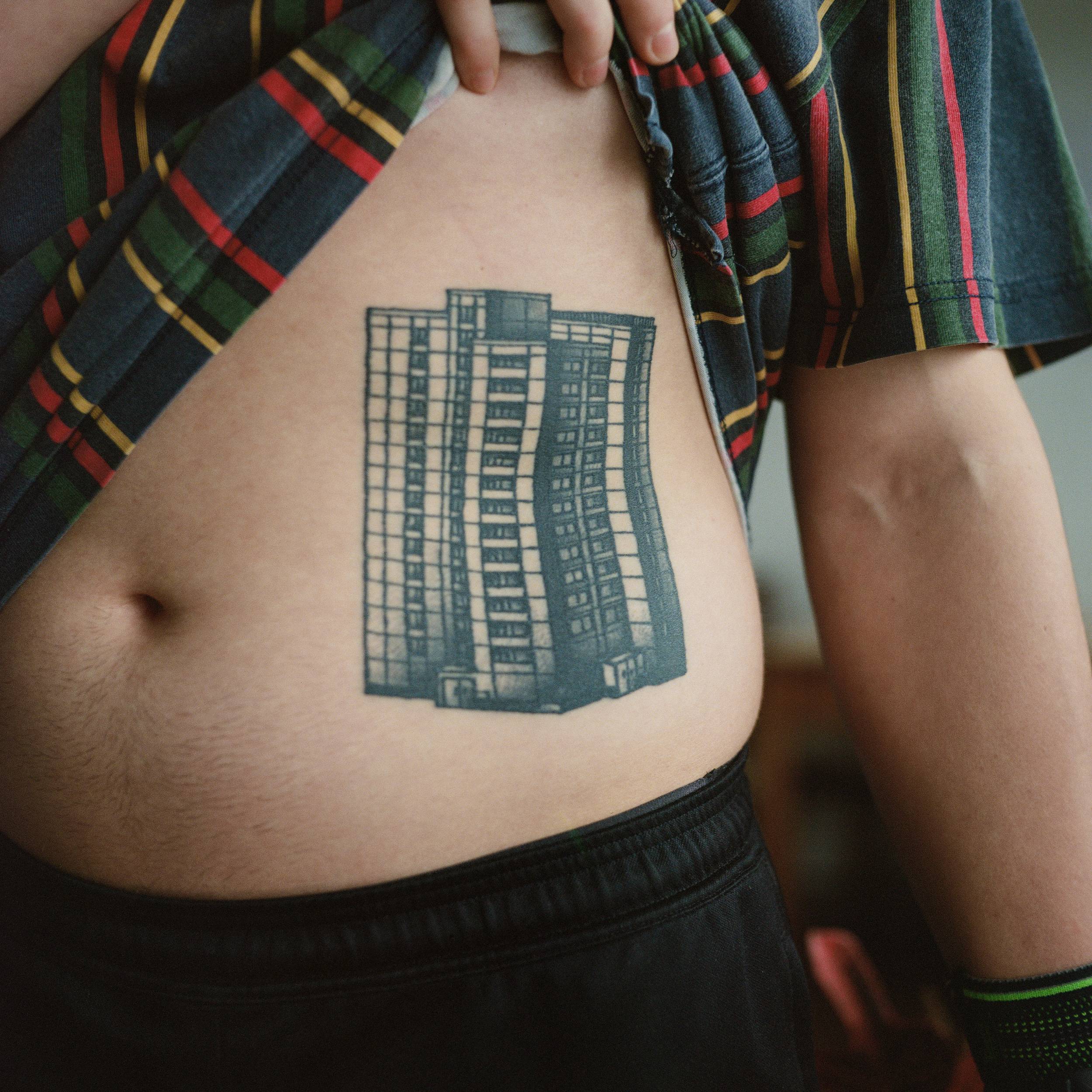 Wer sein Hochhaus liebt, tätowiert es sich auf den Bauch. Foto: David Löffler