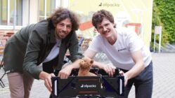 Wo früher Papier bedruckt wurde, entstehen jetzt Fahrradboxen Lukas Ludwig und Jonathan Vincentz mit der Fahrrad-Klapp-Box Allpacka - Foto: Anton Launer
