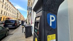 Parken soll teurer werden Parkscheinautomat auf der Louisenstraße - Foto: Anton Launer