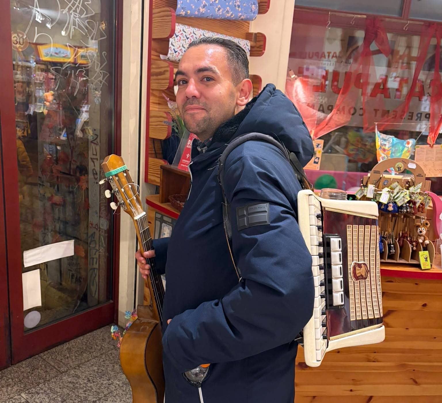 Akkordeon und Musiker sind wieder vereint. Foto: Catapult