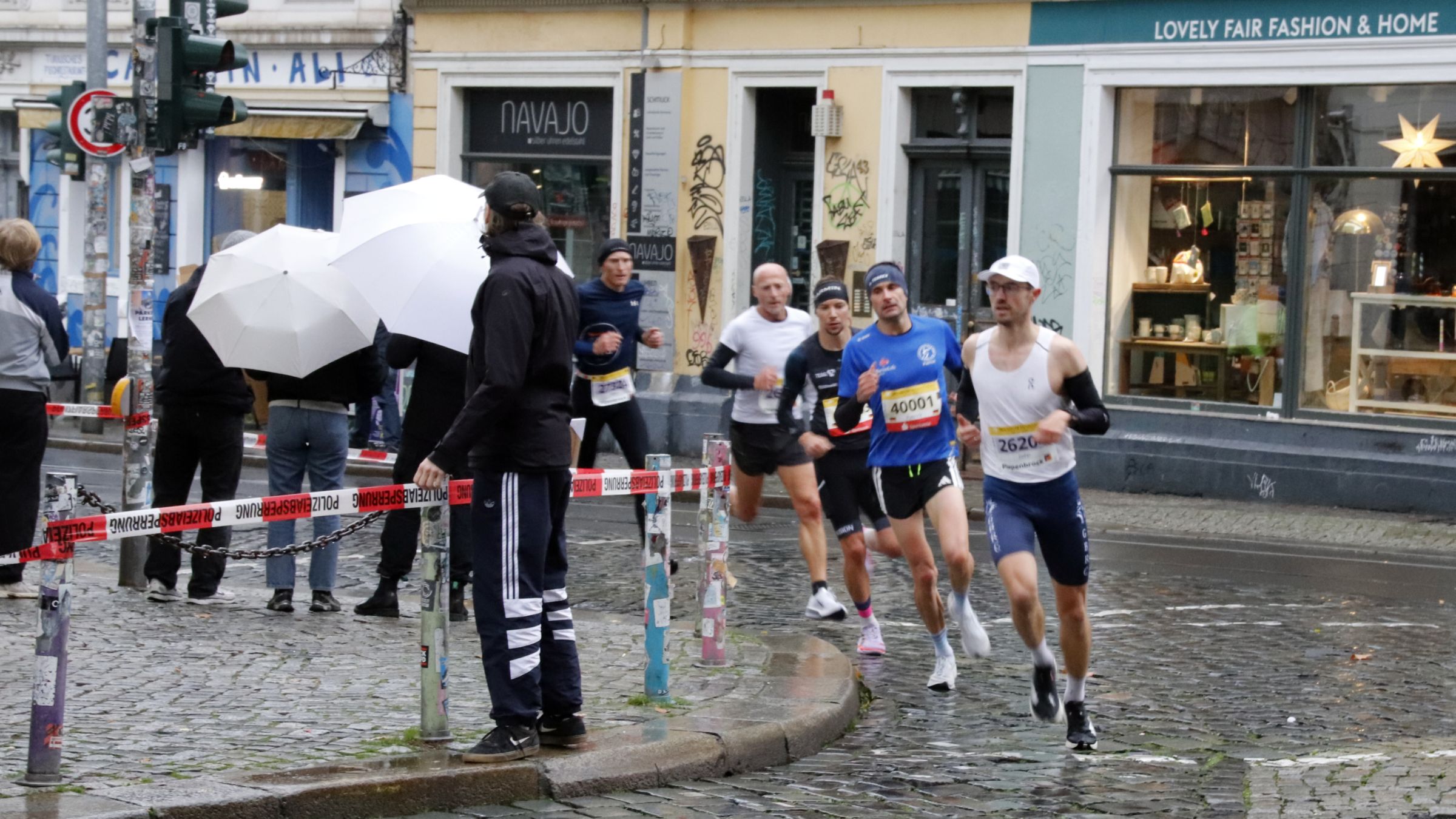 Die Läufer hatten mit schwierigen Bedingungen zu kämpfen. Foto: Anton Launer